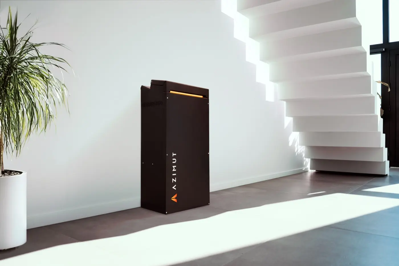 Batterie Azen installée au pied d'un escalier, dans une maison lumineuse